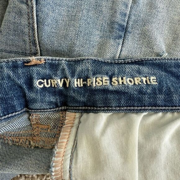 AMERICAN EAGLE | Curvy Hi-Rise Shortie Jean Shorts - Picture 5 of 9